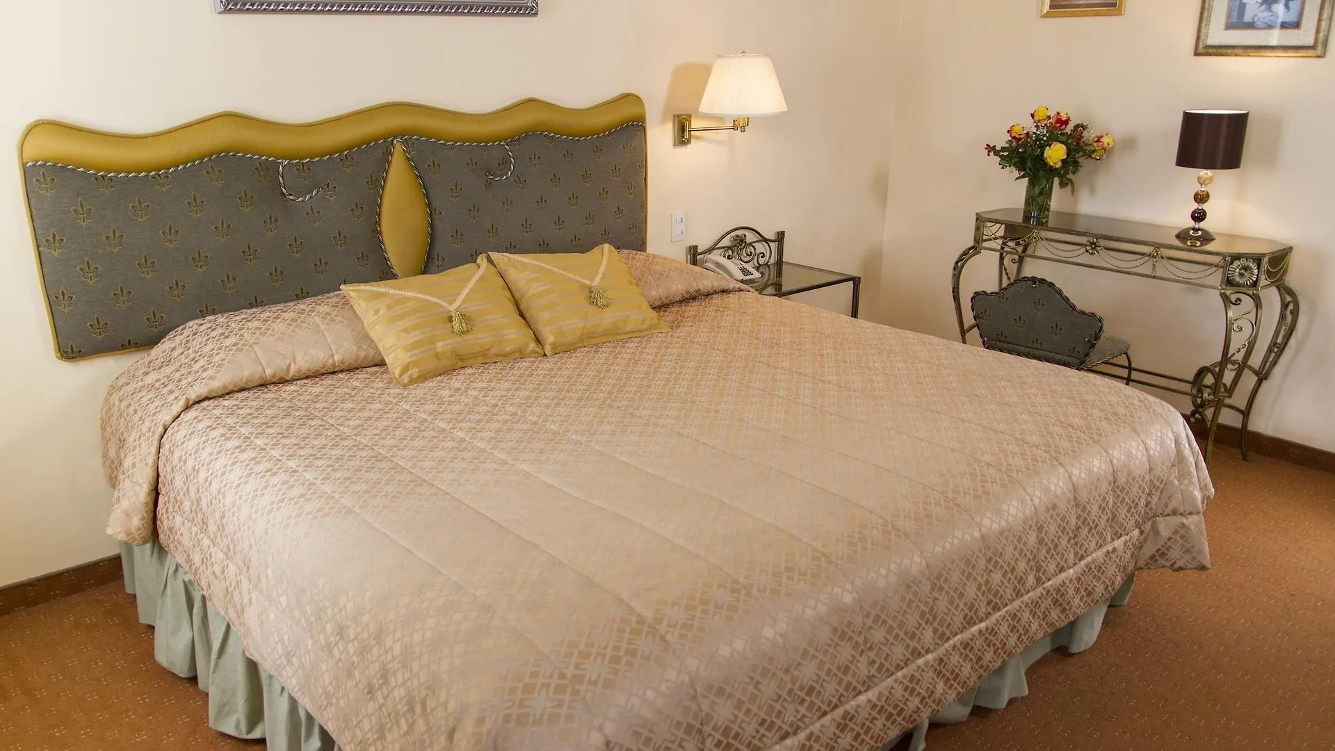 Eugenia Hotel Кито