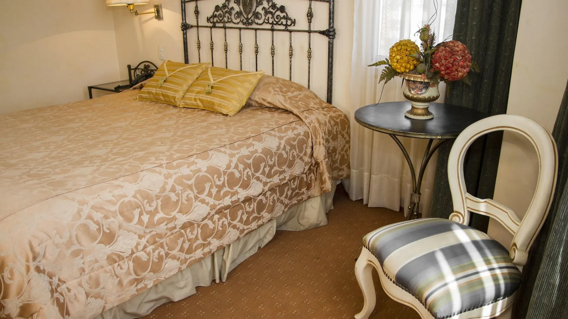 Eugenia Hotel Кито 3*,
