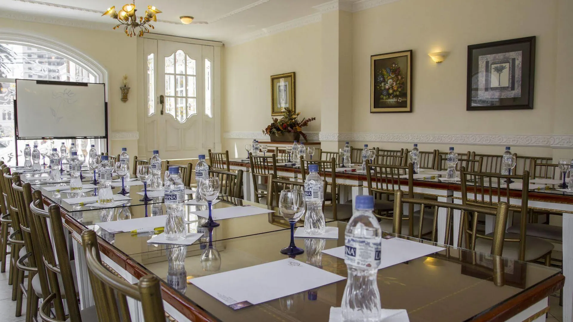 Eugenia Hotel Кито